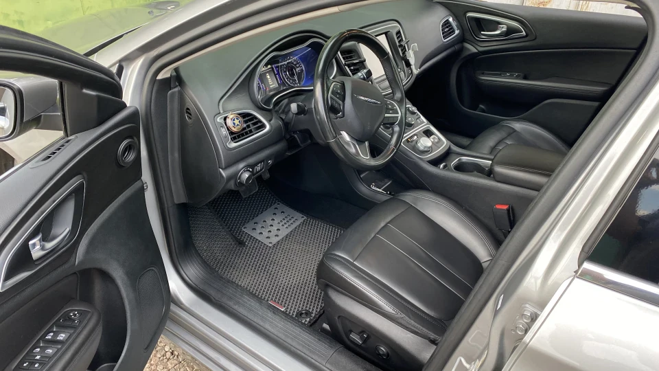 Chrysler 200 LIMITED PLATINUM 2