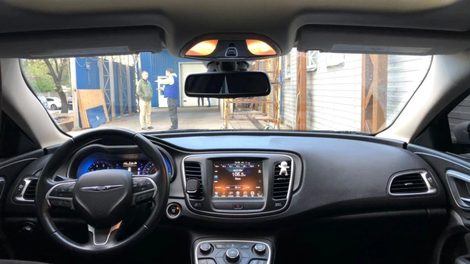 Chrysler 200 LIMITED 4