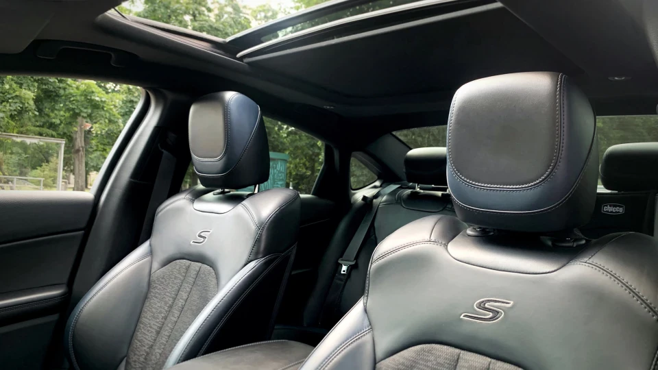 Chrysler 200 • V6 3.6 3