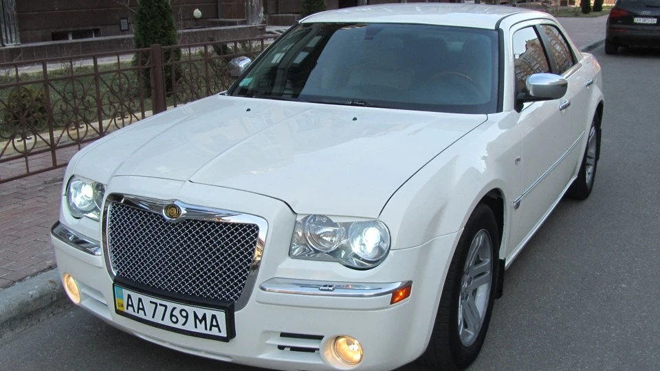 Chrysler 300C 3.5 Білий танк 4