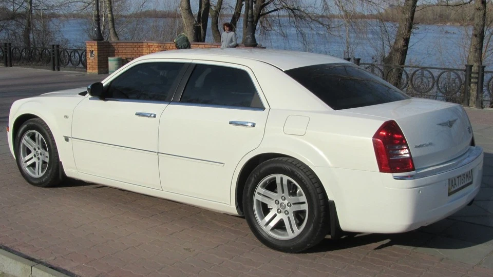 Chrysler 300C 3.5 Білий танк 5