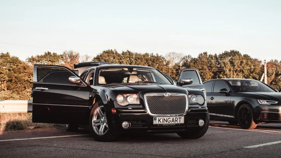 Chrysler 300C 5.7L 345 HEMI 4