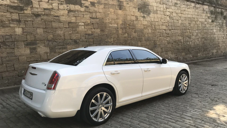 Chrysler 300C Chrysler 300S AWD 3