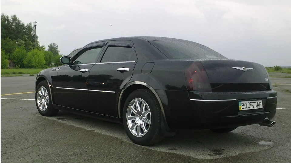 Chrysler 300C Dragon 3