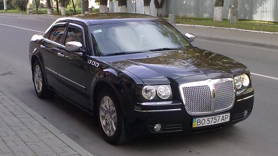 Chrysler 300C Dragon 4