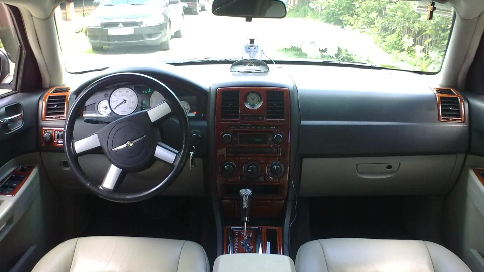 Chrysler 300C Dragon 5