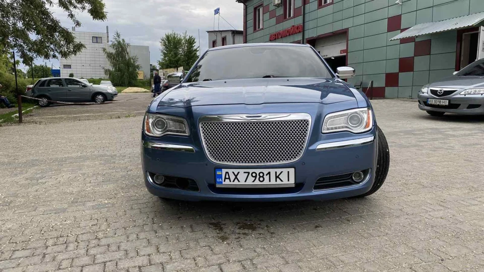 Chrysler 300C блакитний метал