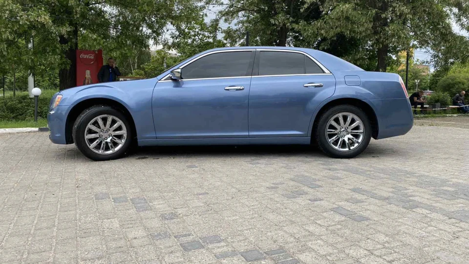 Chrysler 300C блакитний метал 3