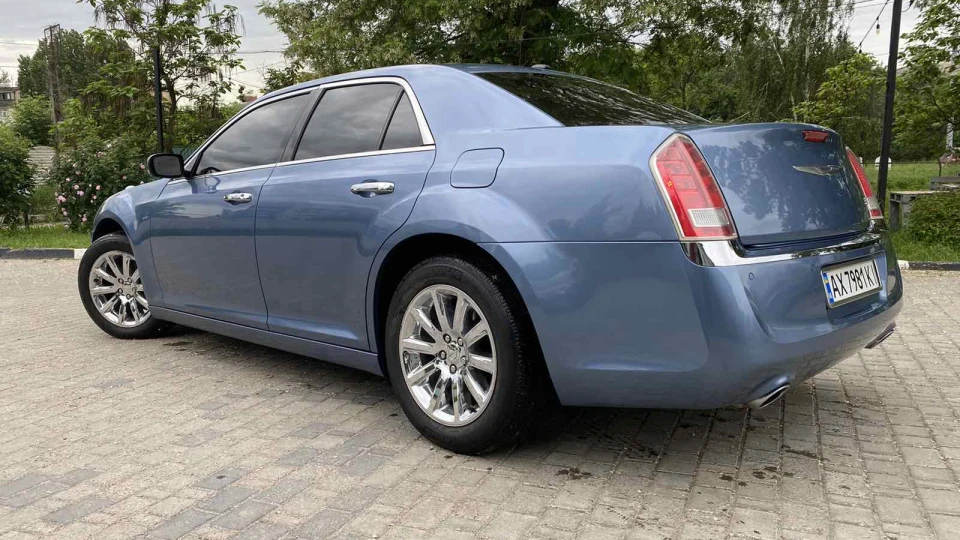 Chrysler 300C блакитний метал 4