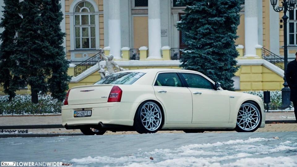 Chrysler 300C HEMI Metal