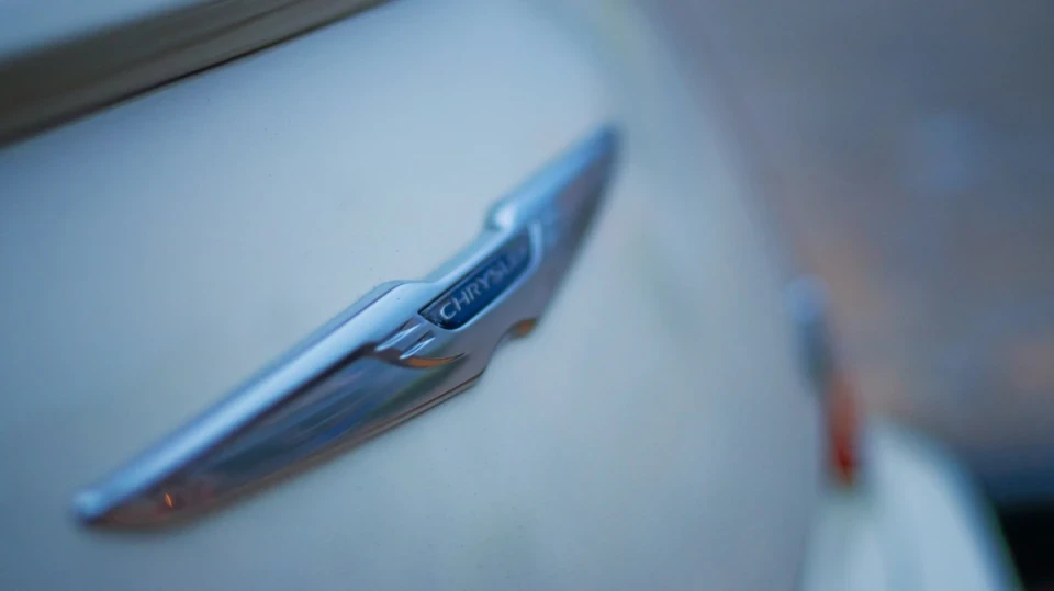 Chrysler 300C HEMI Metal 4