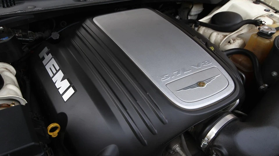 Chrysler 300C HEMI Metal 5