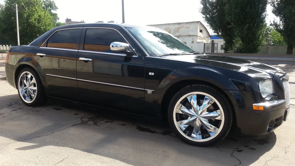 Chrysler 300C HEMI 2