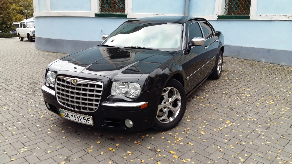 Chrysler 300C HEMI 2