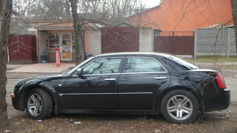 Chrysler 300C З чорного в білий
