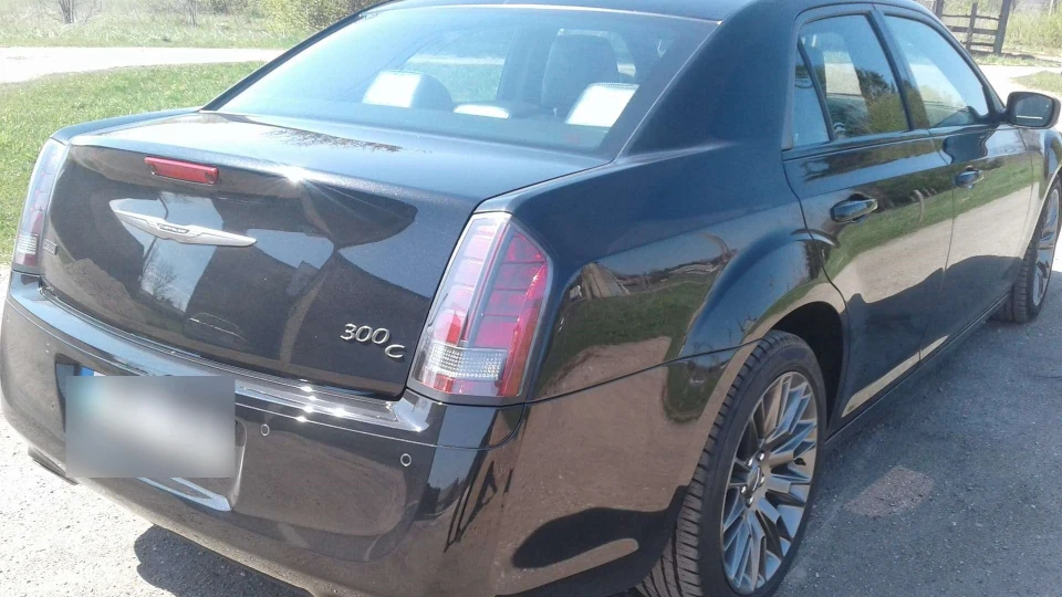 Chrysler 300C John Varvatos 4