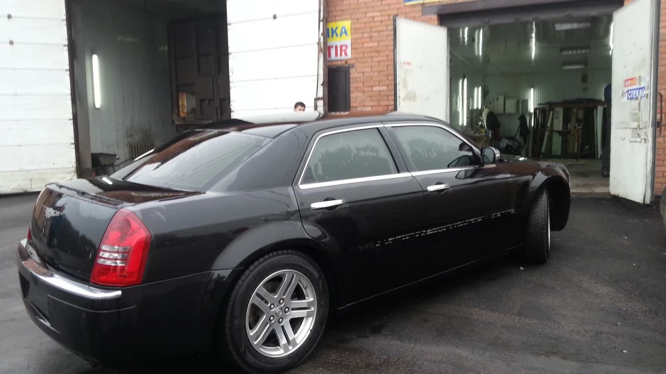 Chrysler 300C Royal Alligatore. 4