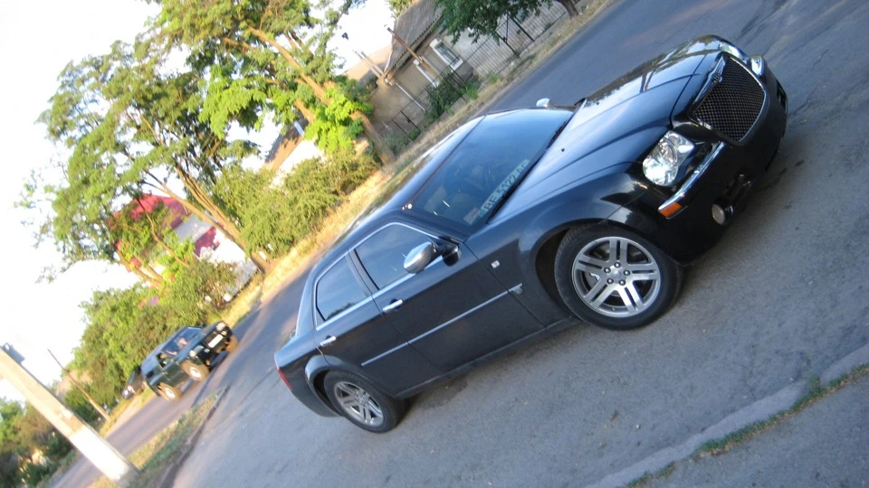 Chrysler 300C Сама брутальність V6