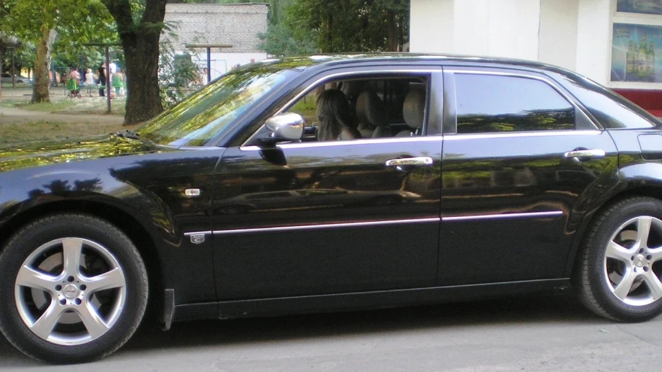 Chrysler 300C STYLE ROLLS-ROYCE 4