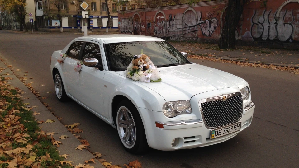 Chrysler 300C White