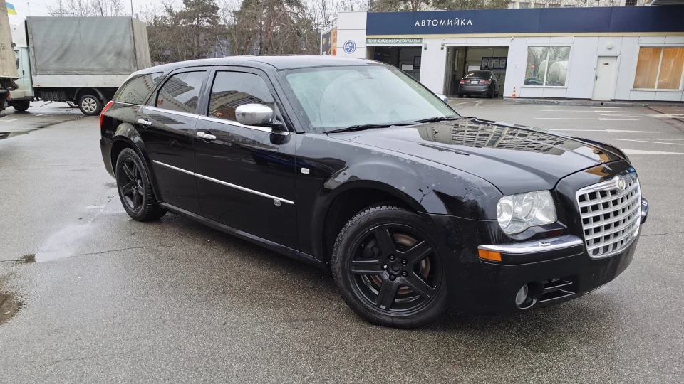 Chrysler 300C злісний сарай