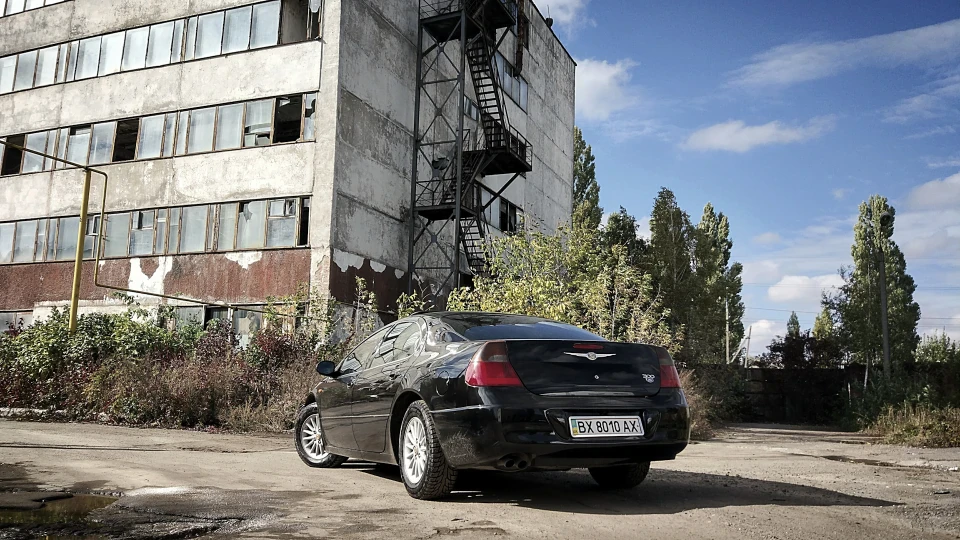 Chrysler 300M 3