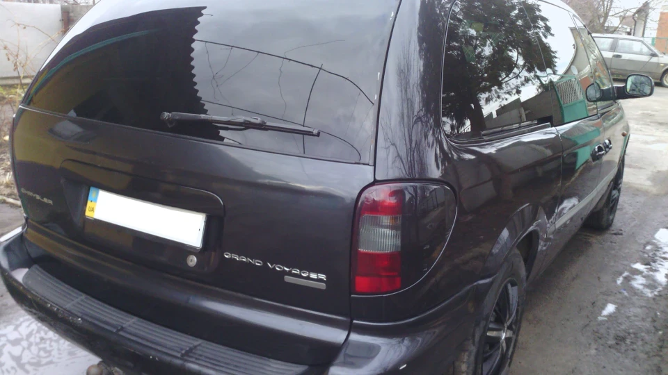 Chrysler Grand Voyager IV Black 2