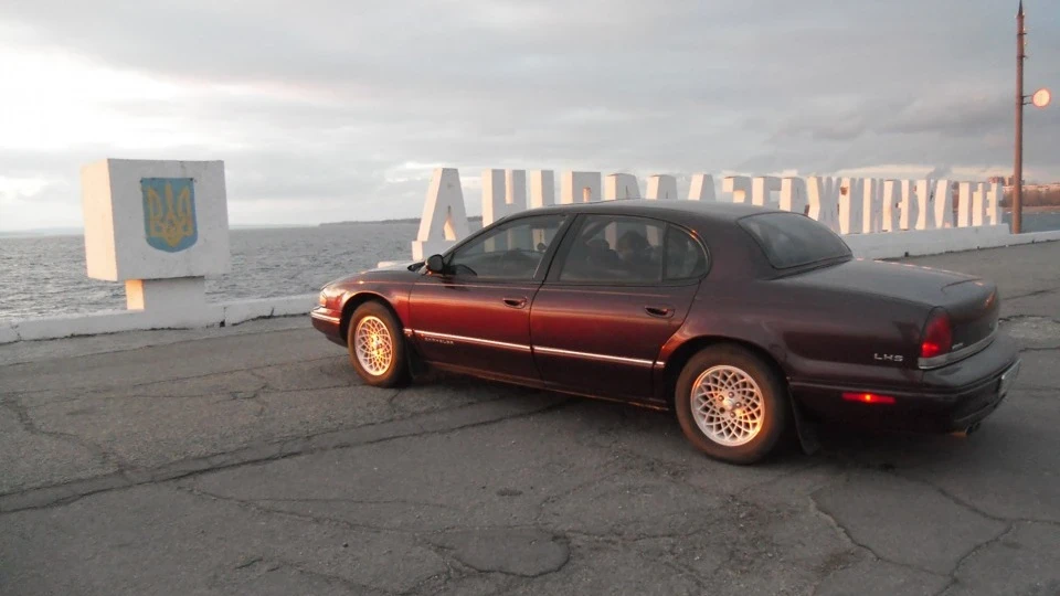 Chrysler LHS 2
