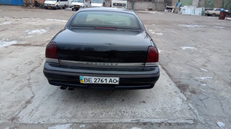 Chrysler LHS Чорний Есмінець 2