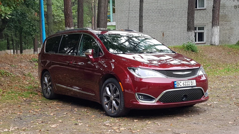 Chrysler Pacifica Limited 2