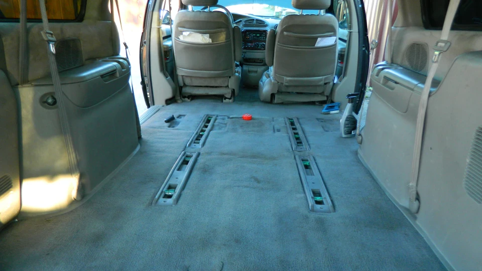 Chrysler Town and Country Чорний Караваша 2