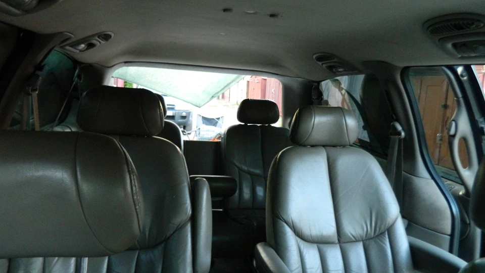 Chrysler Town and Country Чорний Караваша 3