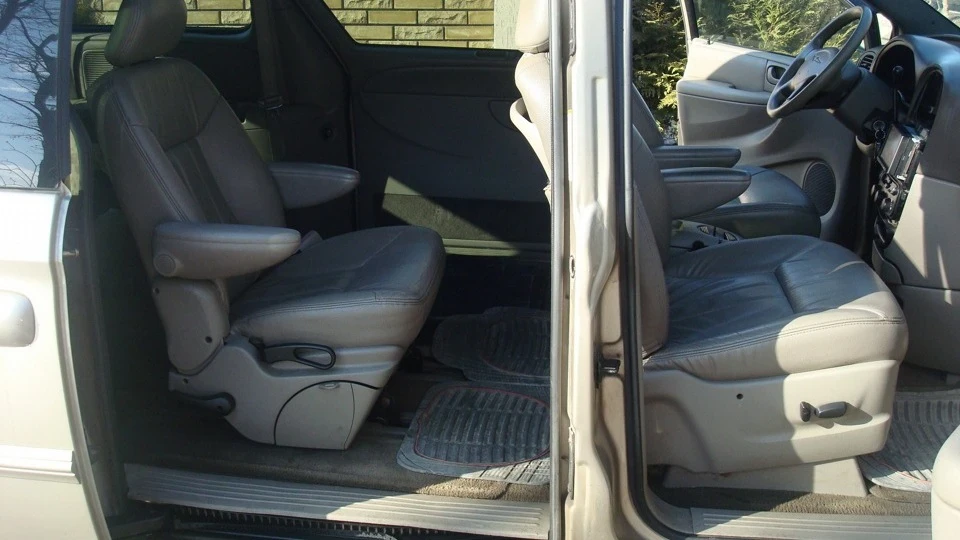 Chrysler Town and Country Ластівка 5