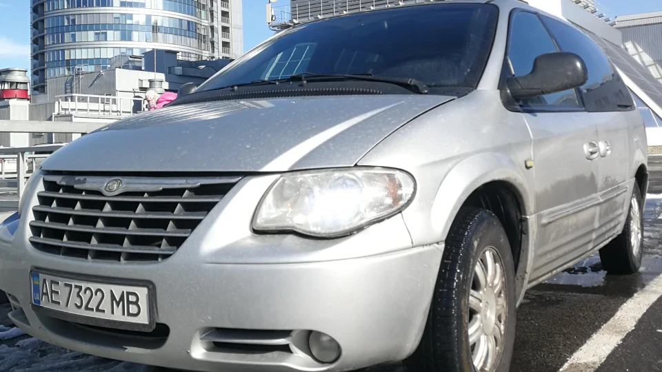 Chrysler Town and Country Сімейний бегемотик