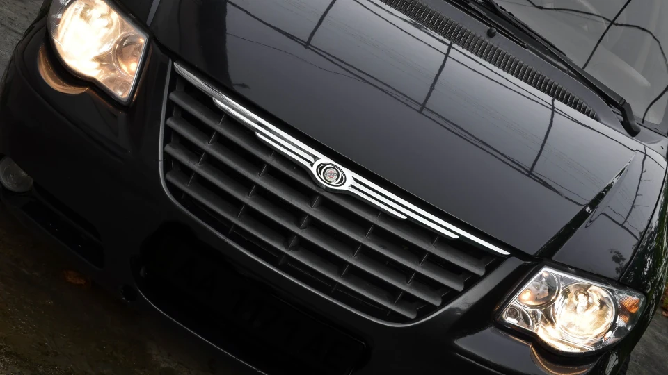Chrysler Voyager BLACK LX 2