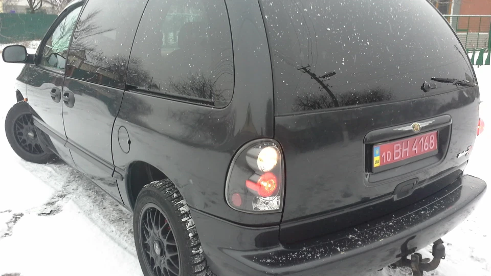 Chrysler Voyager Ram Van III Black Rod
