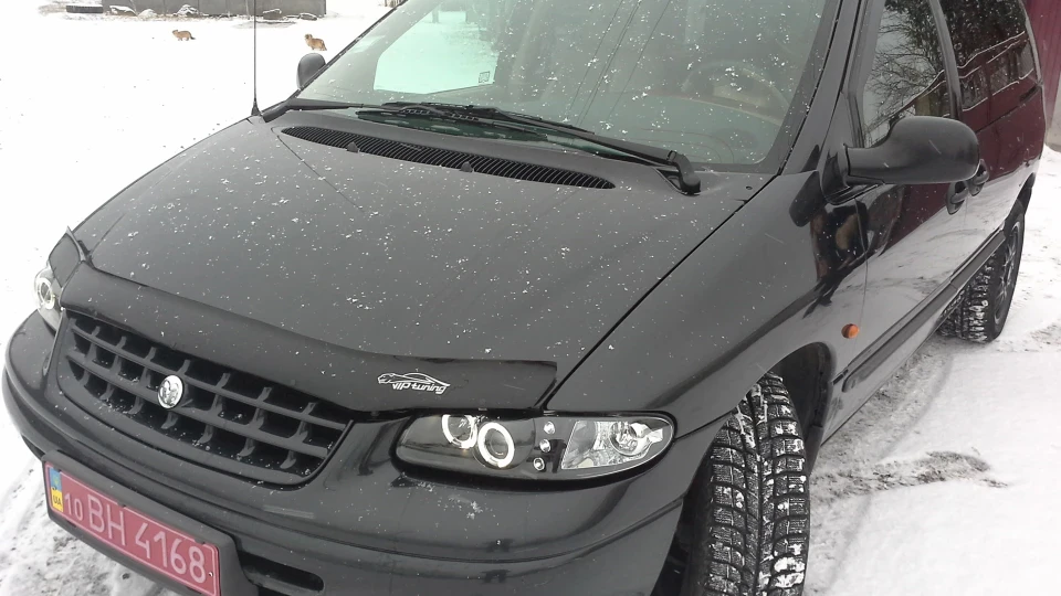 Chrysler Voyager Ram Van III Black Rod 3