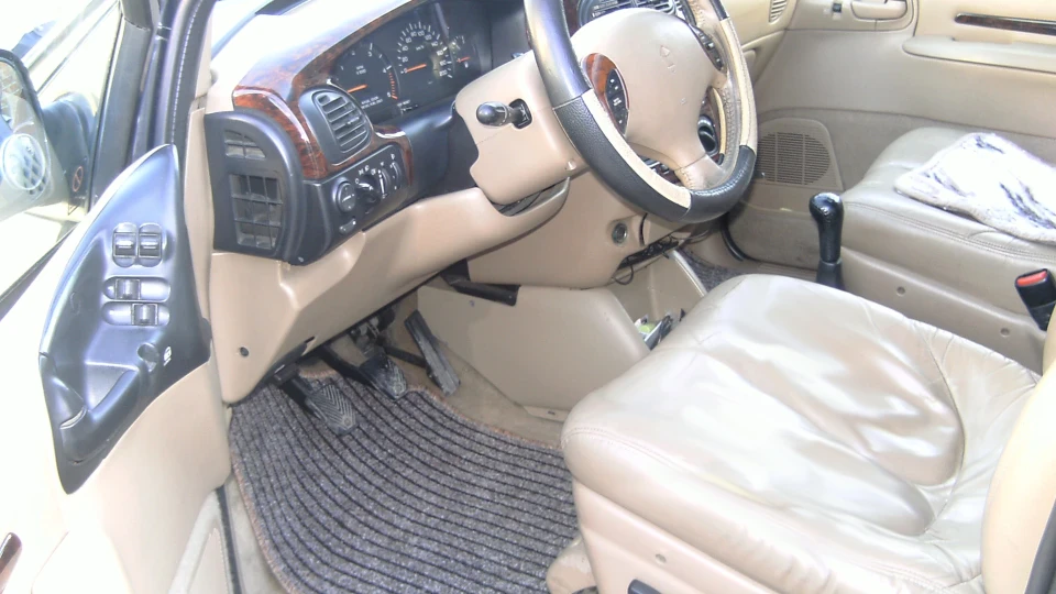 Chrysler Voyager Ram Van III Black Rod 4