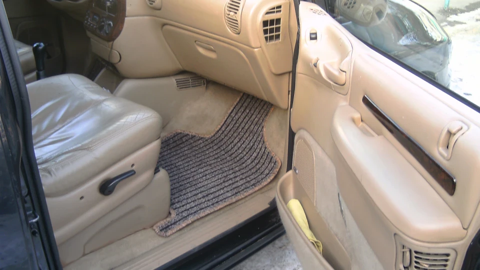 Chrysler Voyager Ram Van III Black Rod 5