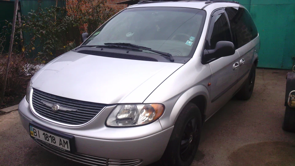 Chrysler Voyager Ram Van IV Silver 2