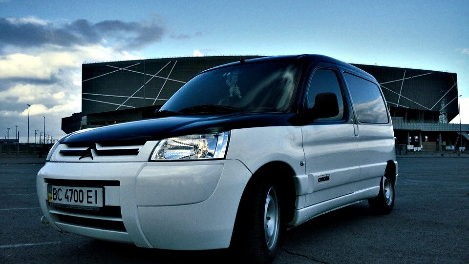 Citroen Berlingo Black and White 2