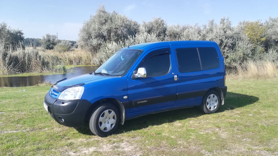Citroen Berlingo Poupée bleue 2