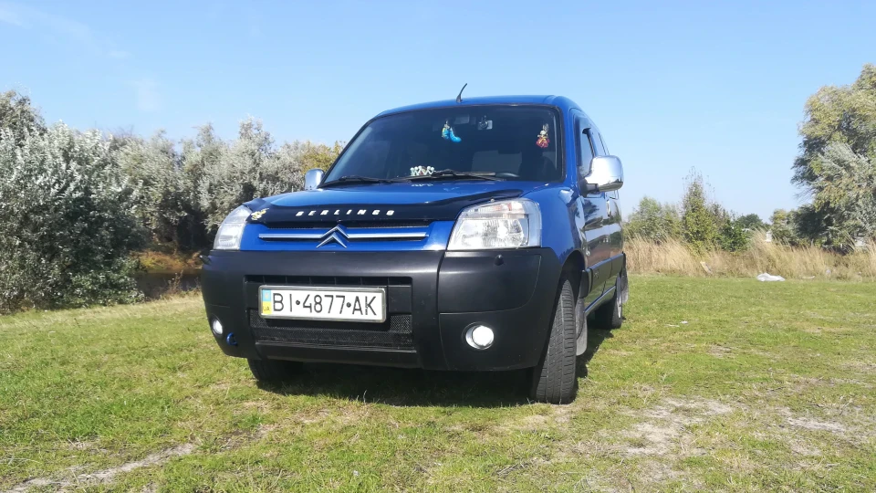 Citroen Berlingo Poupée bleue 3