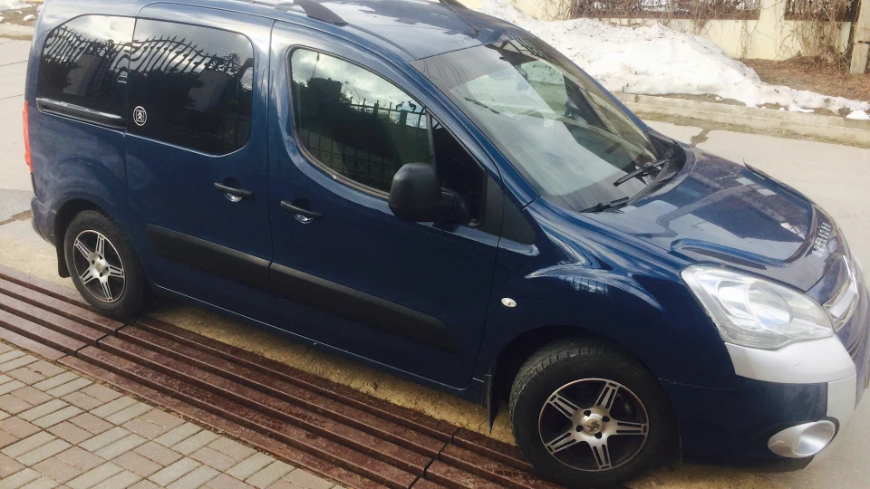 Citroen Berlingo Синій металік 1.6 hdi 66