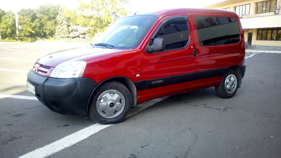 Citroen Berlingo Гарячий червоний