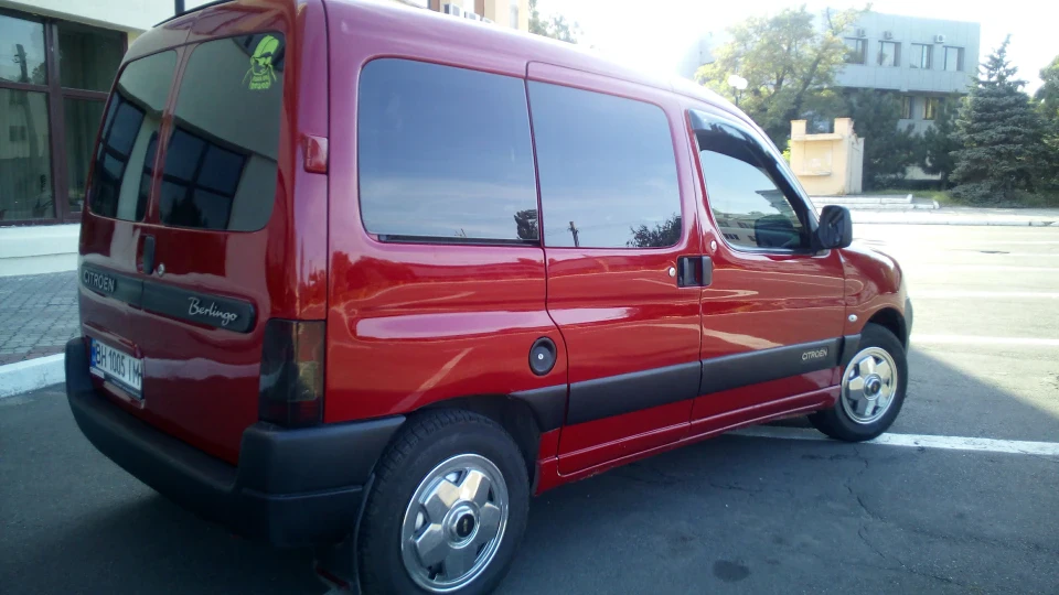 Citroen Berlingo Гарячий червоний 3