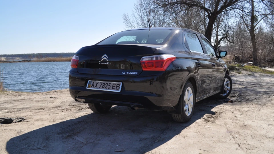 Citroen C-Elysee 1.6 HDI Exclusive 4