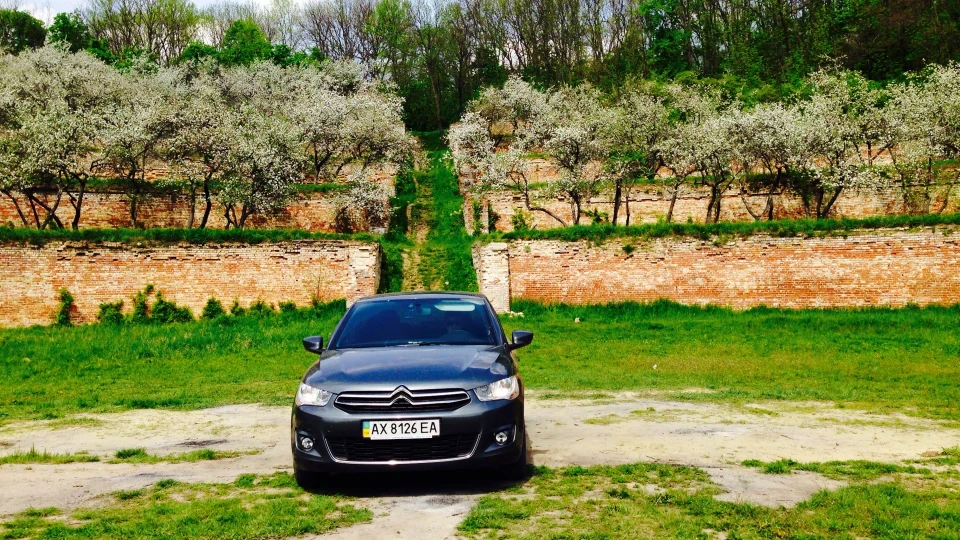 Citroen C-Elysee Gris Shark Exl. 1,6turbo