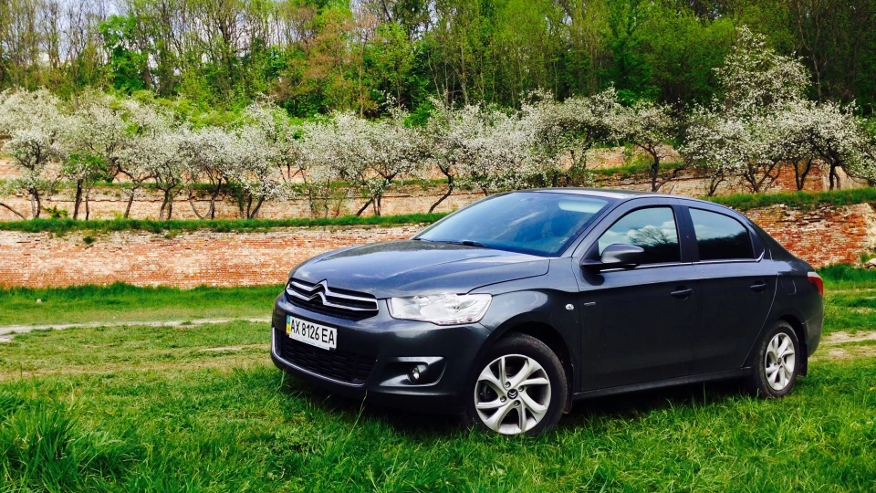 Citroen C-Elysee Gris Shark Exl. 1,6turbo 4