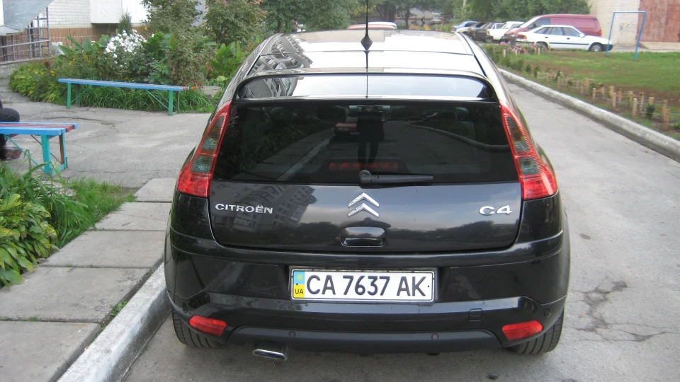Citroen C4 VTS 2.0) 2